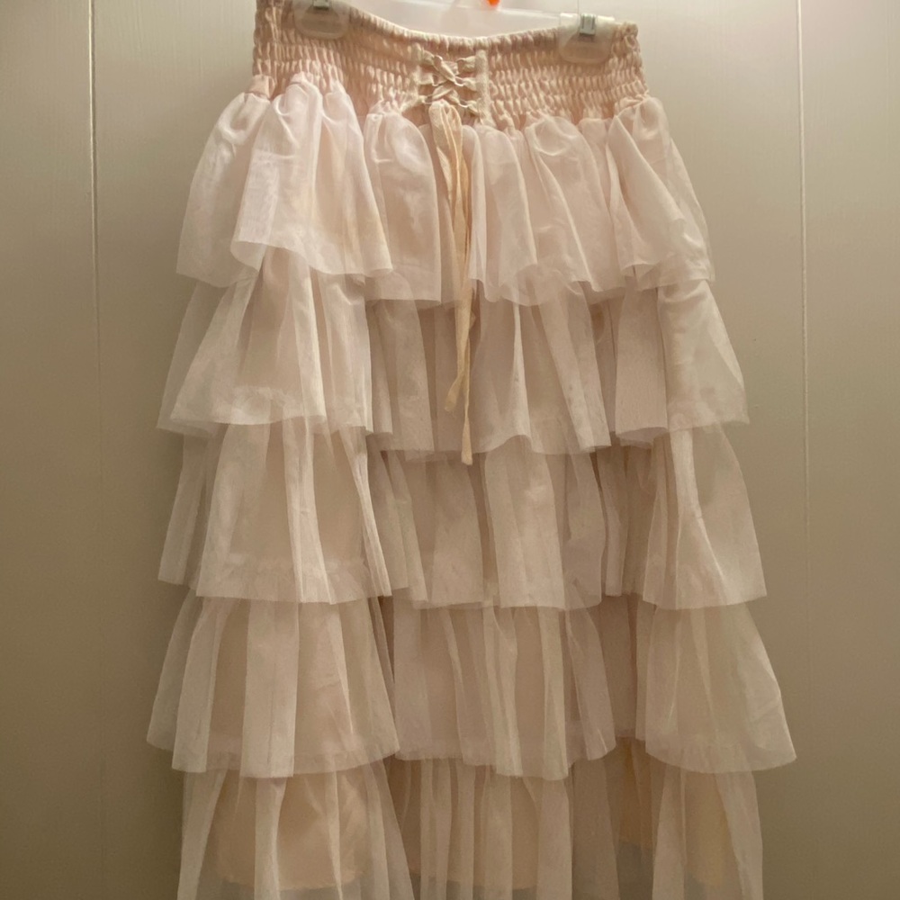 🌺2/$20🌺 Cream Ruffle Skirt